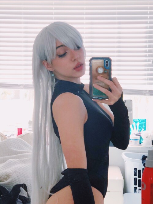 Elizabeth Liones Selfies 7