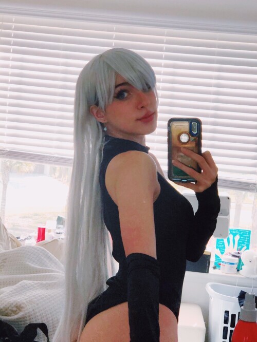 Elizabeth Liones Selfies 9