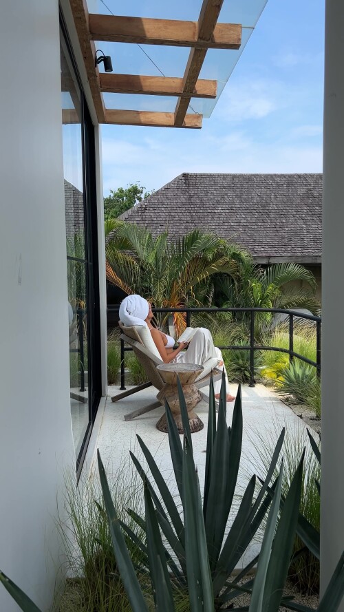 Ella Cervetto 5612f3b3d56180bee