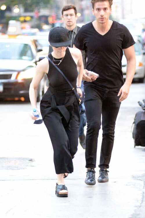 EmLnW2WrDTk071b33971912b5c9