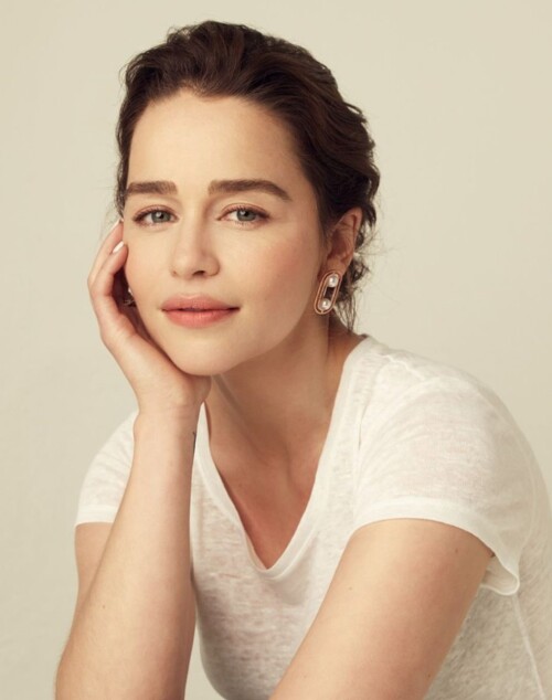 Emilia Clarke R001a61e0342582659e6