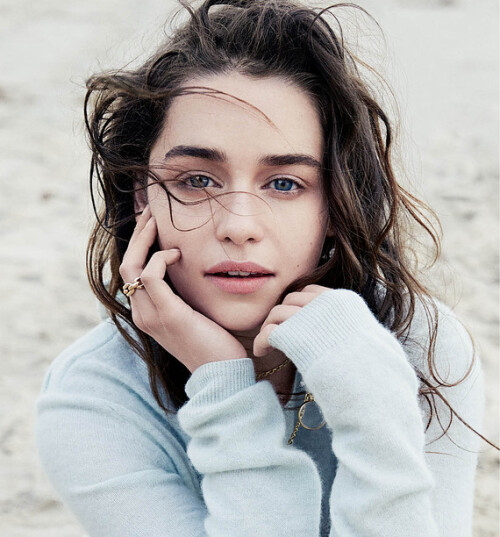 Emilia Clarke R015f41363b0622079ae