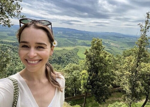 Emilia Clarke R0191fd52f38acd1c72b