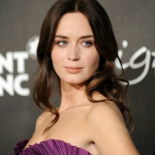 Emily-Blunt-Wallpaper-For-IPhone-Download