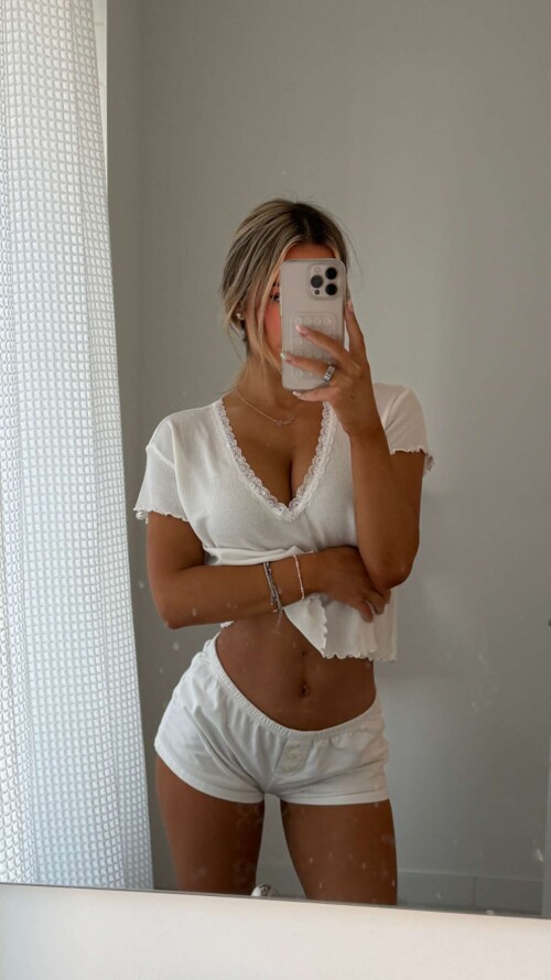 Emily Elizabeth 10b1bc4de902c6948