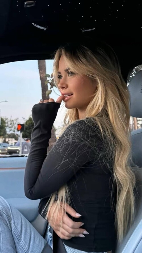 Emily Elizabeth 11aa5d4d93bd89500d