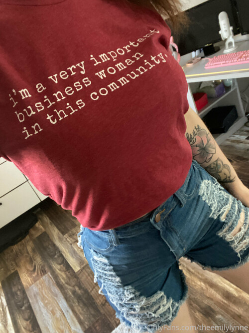 Emily Lynne Pics 2506