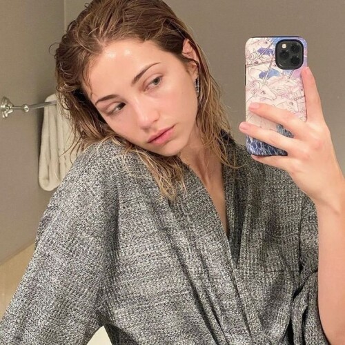 Emily Rudd R002e1fdffdc3e7fc0ed