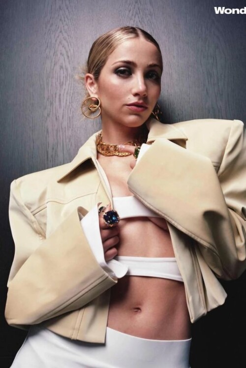 Emily Rudd R01379cd31e51722054c