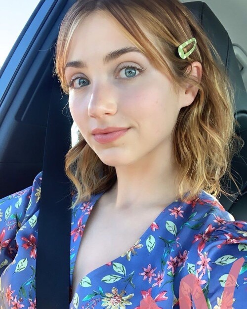 Emily Rudd R0206b0aae080bab6656