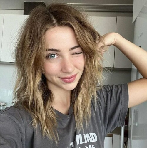Emily Rudd R024f9b1fc873099f918