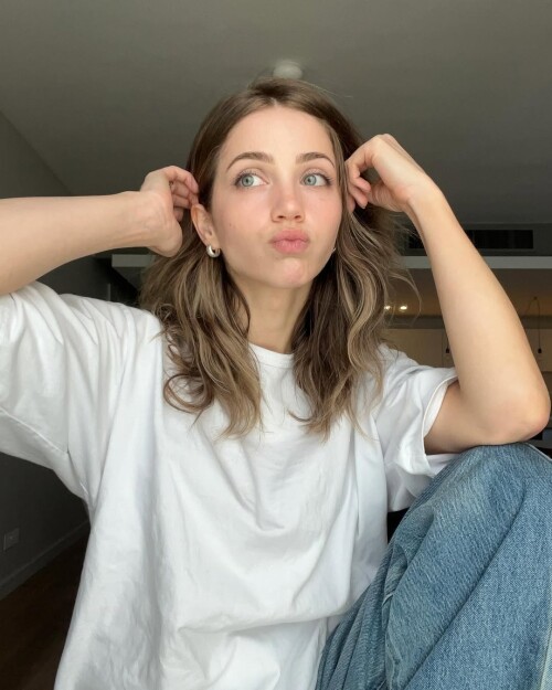 Emily Rudd R033e1e621e2a63502b6