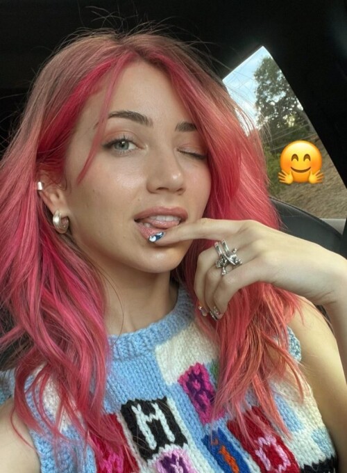 Emily Rudd R035f56b0fe184f1f552