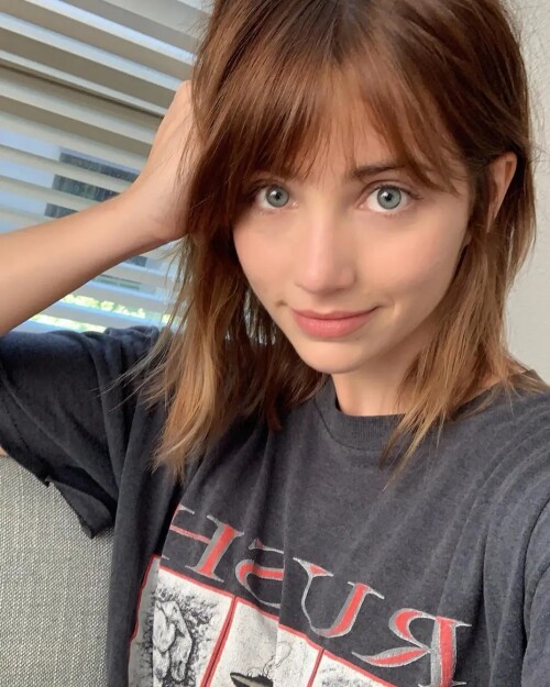 Emily Rudd R036a5900136e89735c3