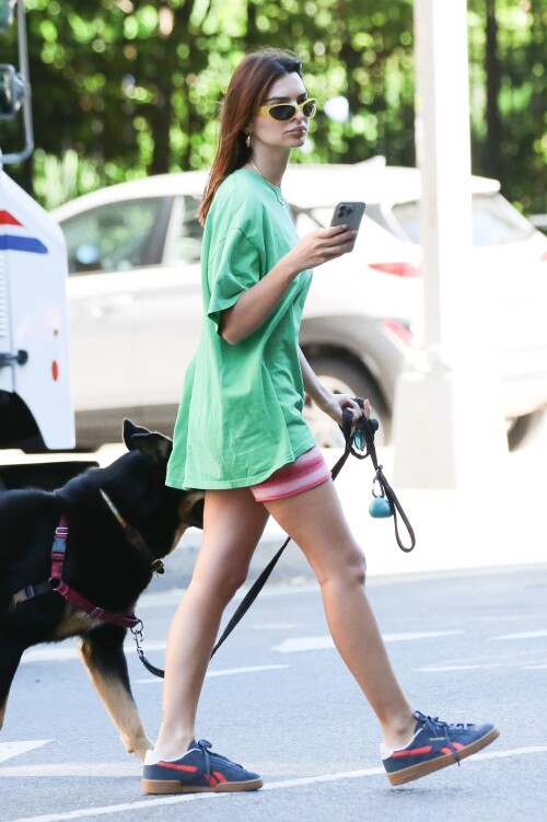 Emily Ratajkowski Out in New York 06 15 2024 11 f82d9aca0fefe4f7