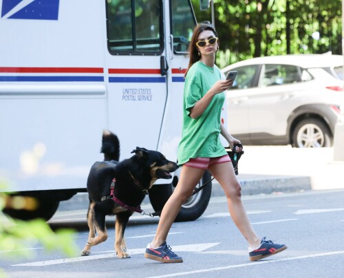 Emily Ratajkowski Out in New York 06 15 2024 2 44824633fc550426