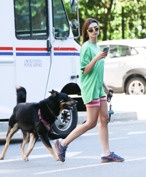 Emily Ratajkowski Out in New York 06 15 2024 8 61852e17cbb87d68