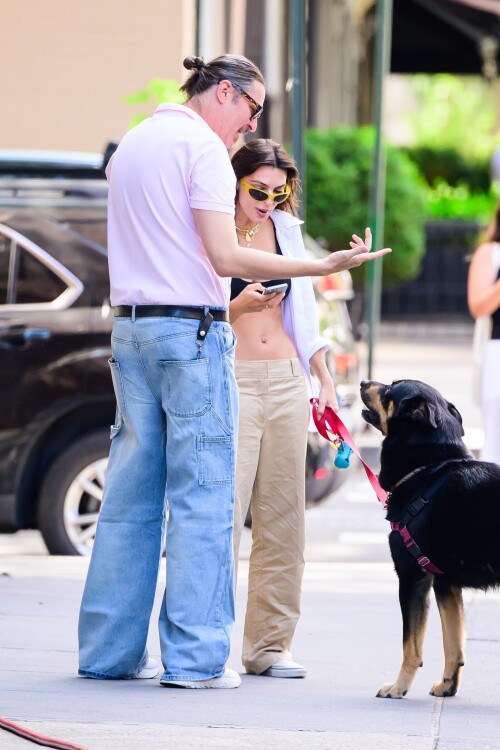 Emily Ratajkowski Out in New York 07 26 2024 25 4d53197e06747474