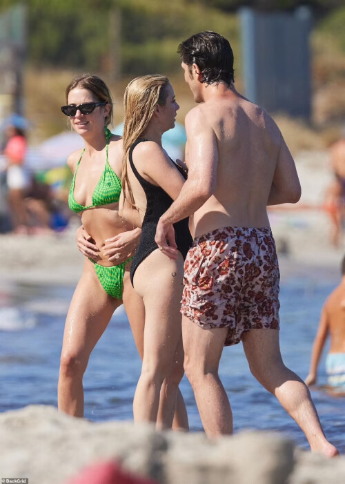 Emma Roberts and Ashley Benson at the Beach Pic 1529b6a6e82cea069e