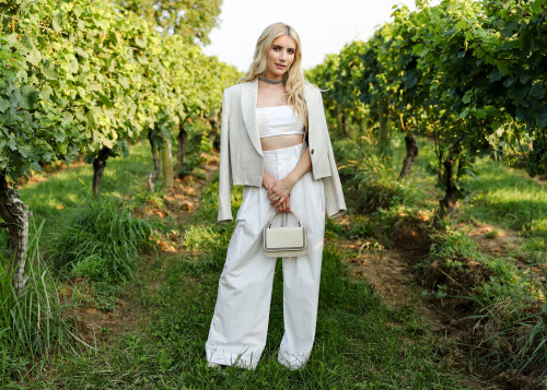 Emma_Roberts_at_Brunello_Cucinelli_and_W__lffer_Estate_host_an_intimate_evening_in_the_H__8_0afbf47b85a84737.jpeg