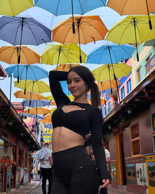 Emyii-36bd7b43f1d55c964