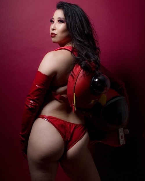 Erika Ishii 262c4ea310f7a1e7f5