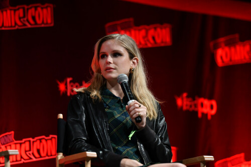 Erin Moriarty New York Comic Con 2021 Day LuTOXvZAQR x