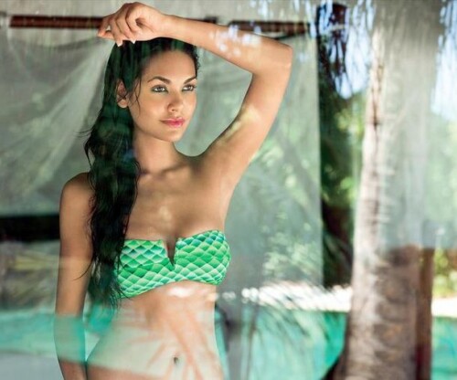 Esha Gupta sexy Photos 14153146d64eddbc26