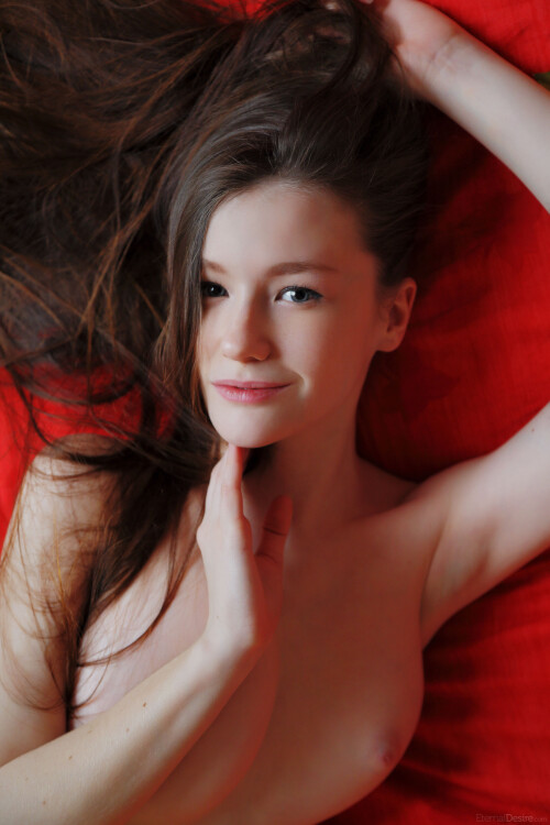 Eternal ROJO Emily Bloom high 0051e8bd3c5bd678fd17