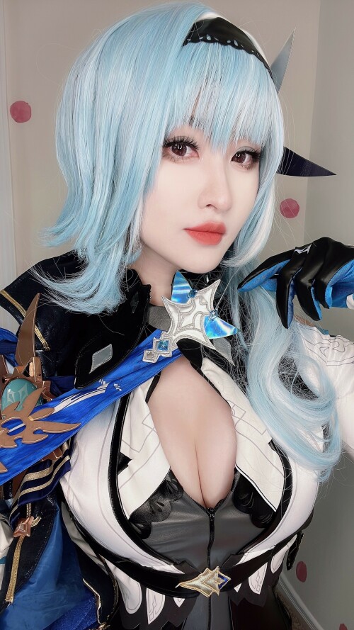 Eula Cosplay Phone Pic 05