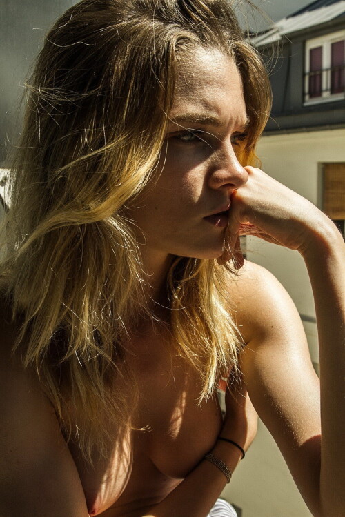 Eva Biechy Sexy Topless 13fe75fa92e3f2e11d