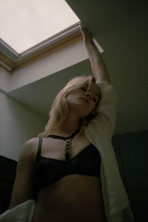 Eva-Biechy-X-Offline-35mm-by-Federico-Guendel-2021-0001025dc684ab1230d8d