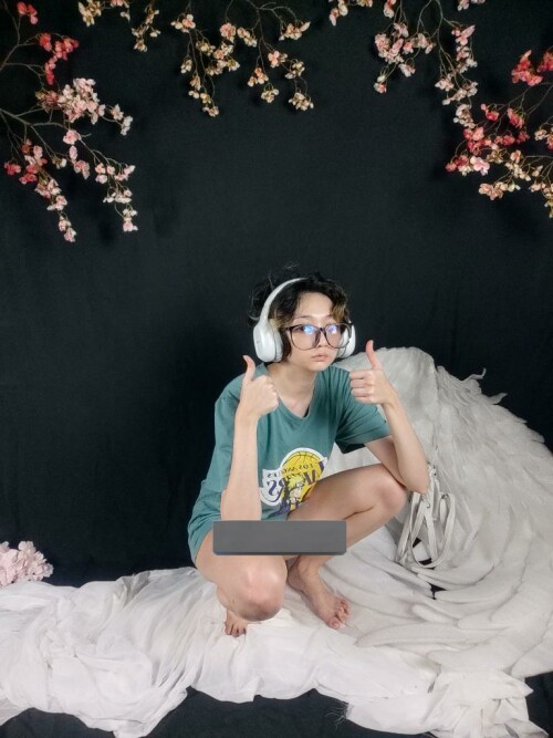 F AqtmDaEAAvIYR8112d77b9e3e6029