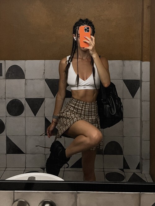 F0doT XgAICbJpc919437fe57f6e33