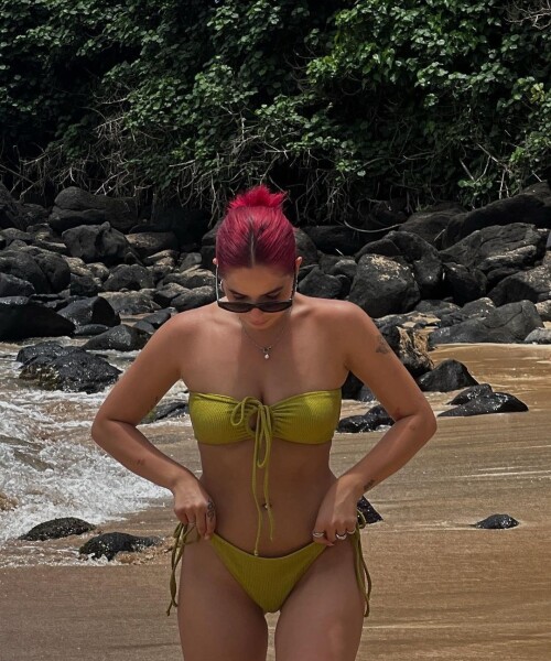 F0uYYSNrs8cc974cfbf9251d41