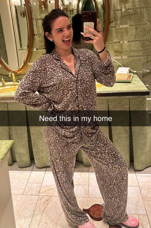 F1C8CD00 C6E7 41AA 8C19 4014332F2032735ffed6c7bc6a52