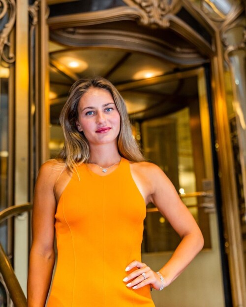 F48VLE8akAA02Ys25529eeeb05fc16e