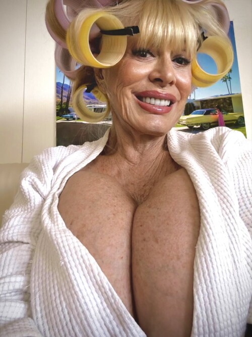 F584BAA3 97C4 42CA BB3D AD42C6DA73C048e227e2f900eed9