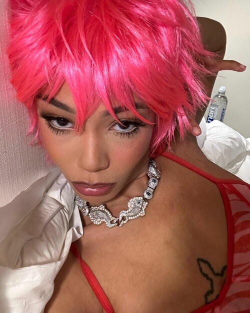 F64AD48F C8A2 4DEA A2CC 7D67CA470DF6