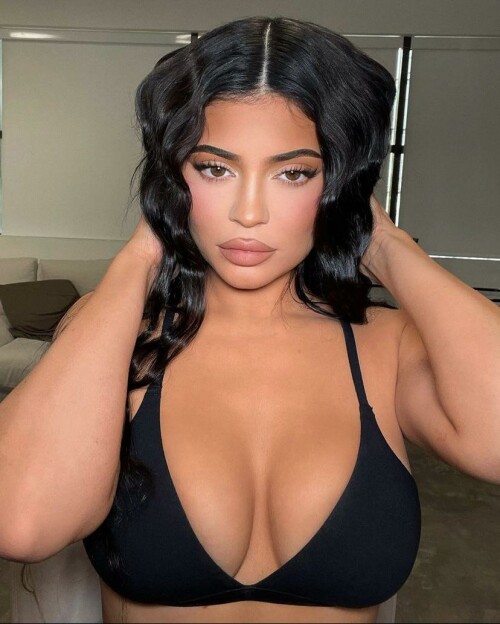 F7B503EB A882 4B9D A136 7EA3B66056B8