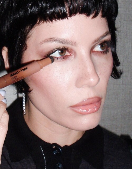 F9J2b jX0AEazUuc6e049f41e2dfd75