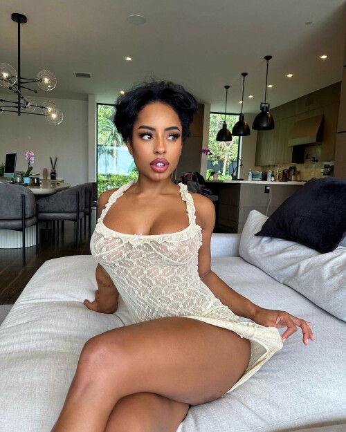 F9UJ7R4boAA1p4Na6d5aac4d7d7c921