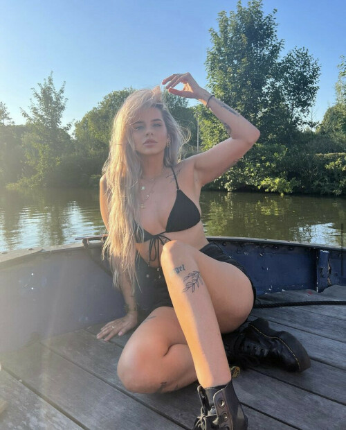 FB9E6DFD 20D0 4413 95A6 9763124AE8E5