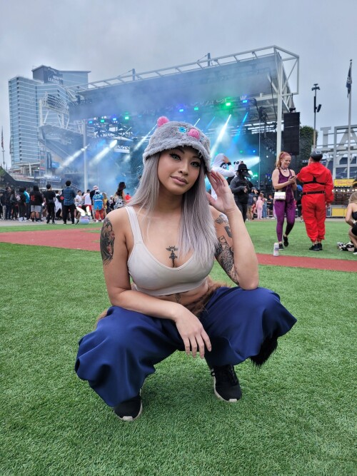 FC RoOlVgAAl3bmeb704b2845f05bc5