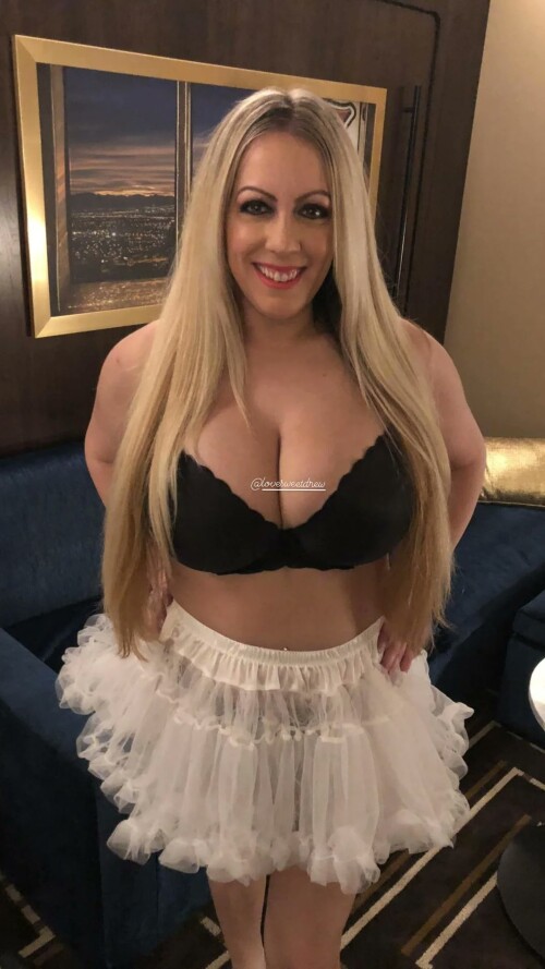 FGJzgYvVcAEvS p908f8518045f6375