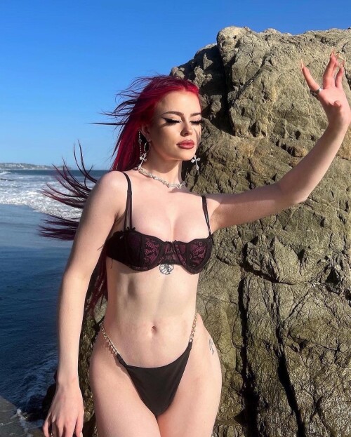 FROBsHiVEAABvlj822295c0d7ba9a6f