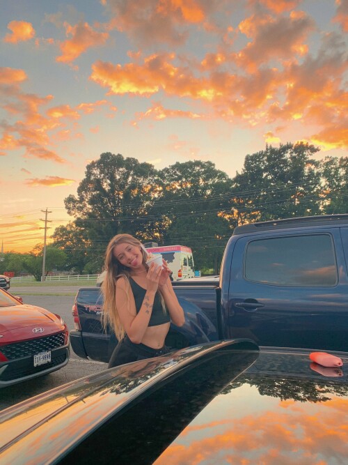 FWdAWyUXEAIqzS0