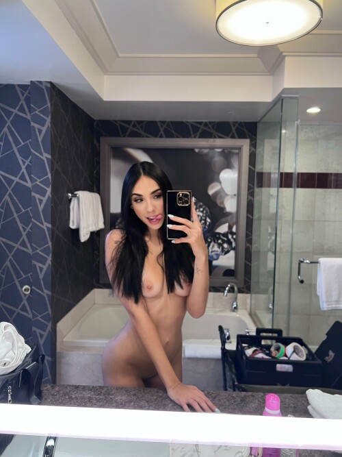 FYzt89VVEAEXCm0ae6607efc8ee1bde