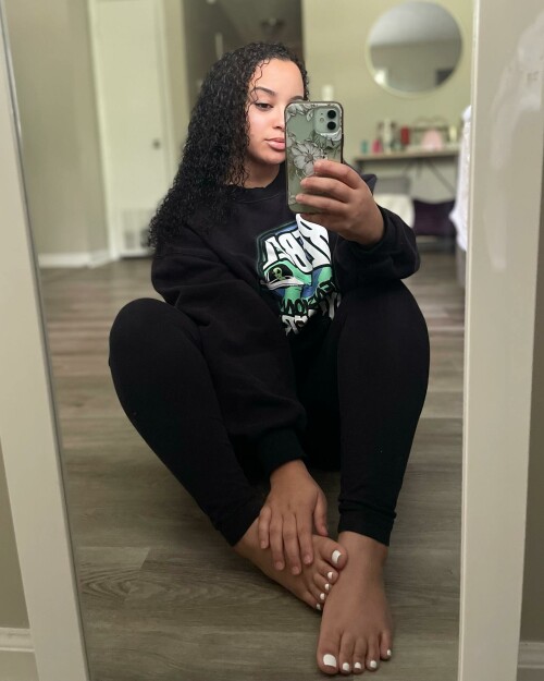 Falliee Feet 050b44817e617c17638