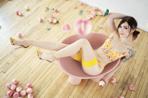 Falling Peaches 2512cc2a35e2868c6f